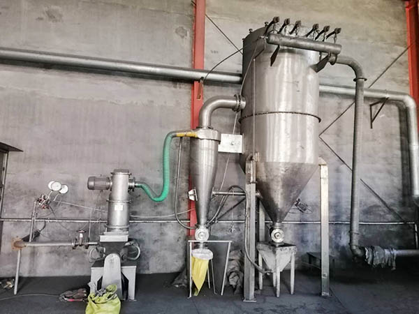 氣流粉碎機(jī)使用現(xiàn)場(chǎng).jpg